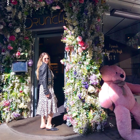 Hi, I’m Sarah, lifelong shopaholic! 💕 - Picture 1 of 3